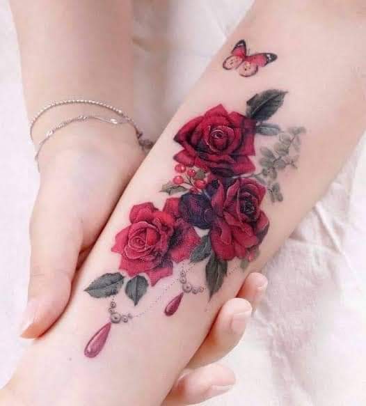 Tatuajes rosas rojas